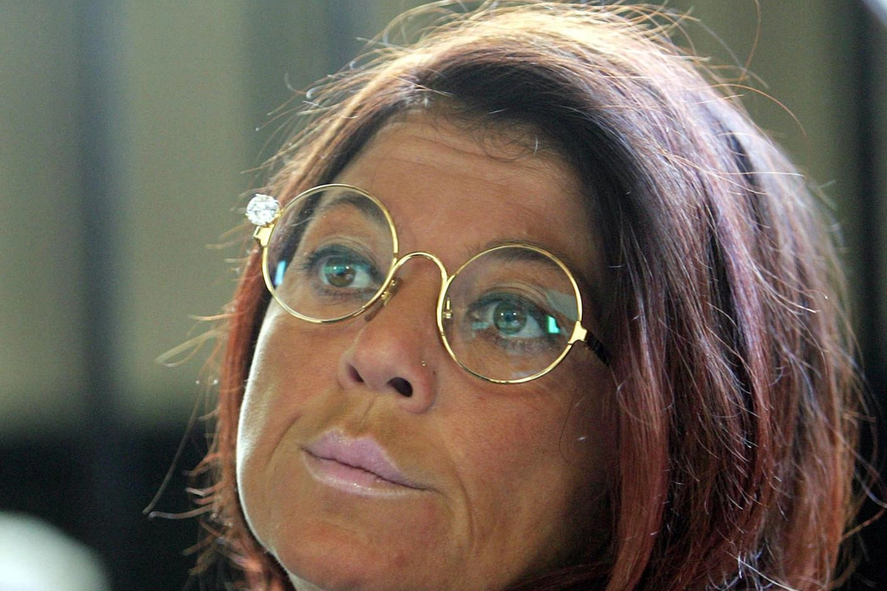 Stefania Nobile, figlia di Wanna Marchi, è finita ai domiciliari perché accusata di aver organizzato un giro di prostituzione