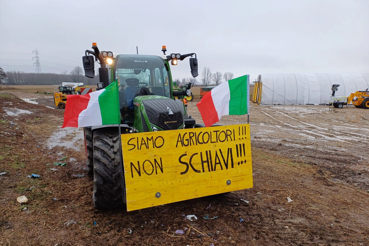 Uno dei tanti agricoltori scesi in strada a protestare