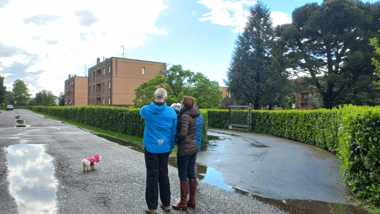 Il complesso residenziale in via San Giovanni Bosco In alto a destra Maria Grazia Colombo accorsa insieme alla nuora non appena si sono sentite le urla