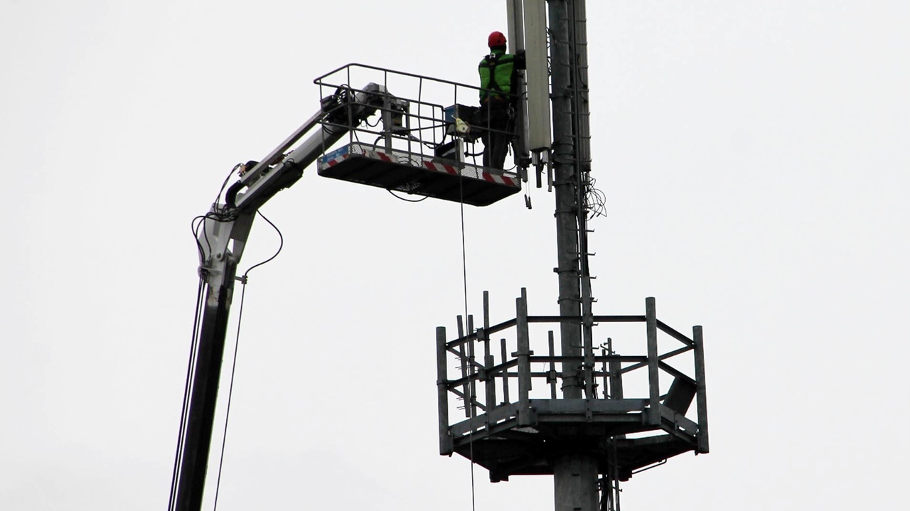 L’antenna di 35 metri dovrebbe sorgere a Poggiridenti lungo la Ss 38 in località Cà Formolli L’antenna di 35 metri dovrebbe sorgere a Poggiridenti lungo la Ss 38 in località Cà Formolli
