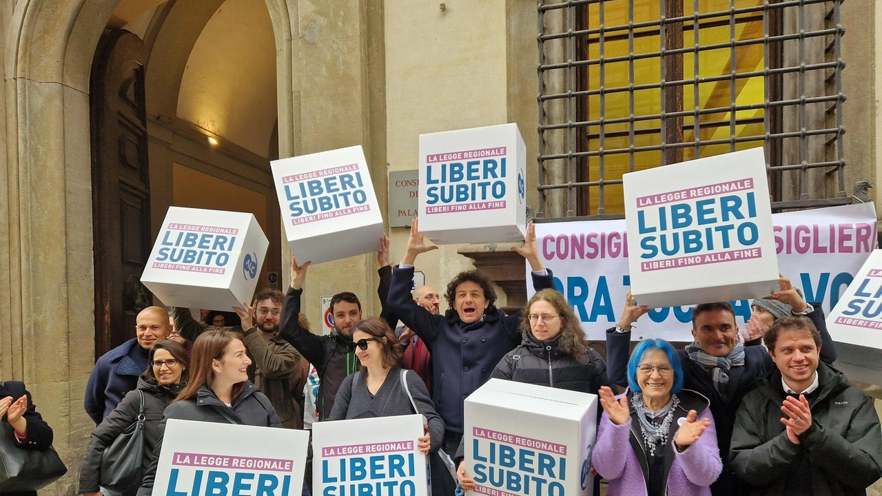 Una protesta dell’associazione Luca Coscioni per una legge sul Fine Vita Una protesta dell’associazione Luca Coscioni per una legge sul Fine Vita