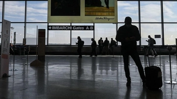 Aeroporto di Malpensa, fermate 4 anarchiche: volevano boicottare il rimpatrio di uno straniero irregolare