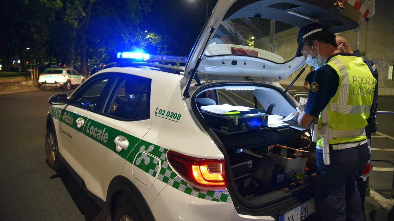 L'auto è fuggita all'alt di una pattuglia di Polizia locale L'auto è fuggita all'alt di una pattuglia di Polizia locale