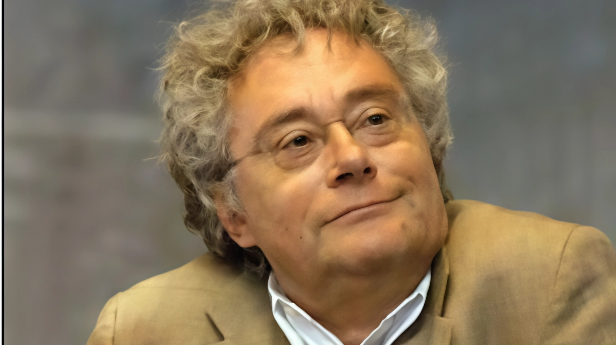 Il poeta Maurizio Cucchi visita la piazza Vetra, riflettendo su opere d'arte, poesia e storia. Conclude la passeggiata con una sosta alla "Cantina della Vetra". Il poeta Maurizio Cucchi visita la piazza Vetra, riflettendo su opere d'arte, poesia e storia. Conclude la passeggiata con una sosta alla "Cantina della Vetra".