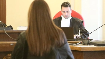 Pulisce il treno e si ferisce. Sarà risarcito