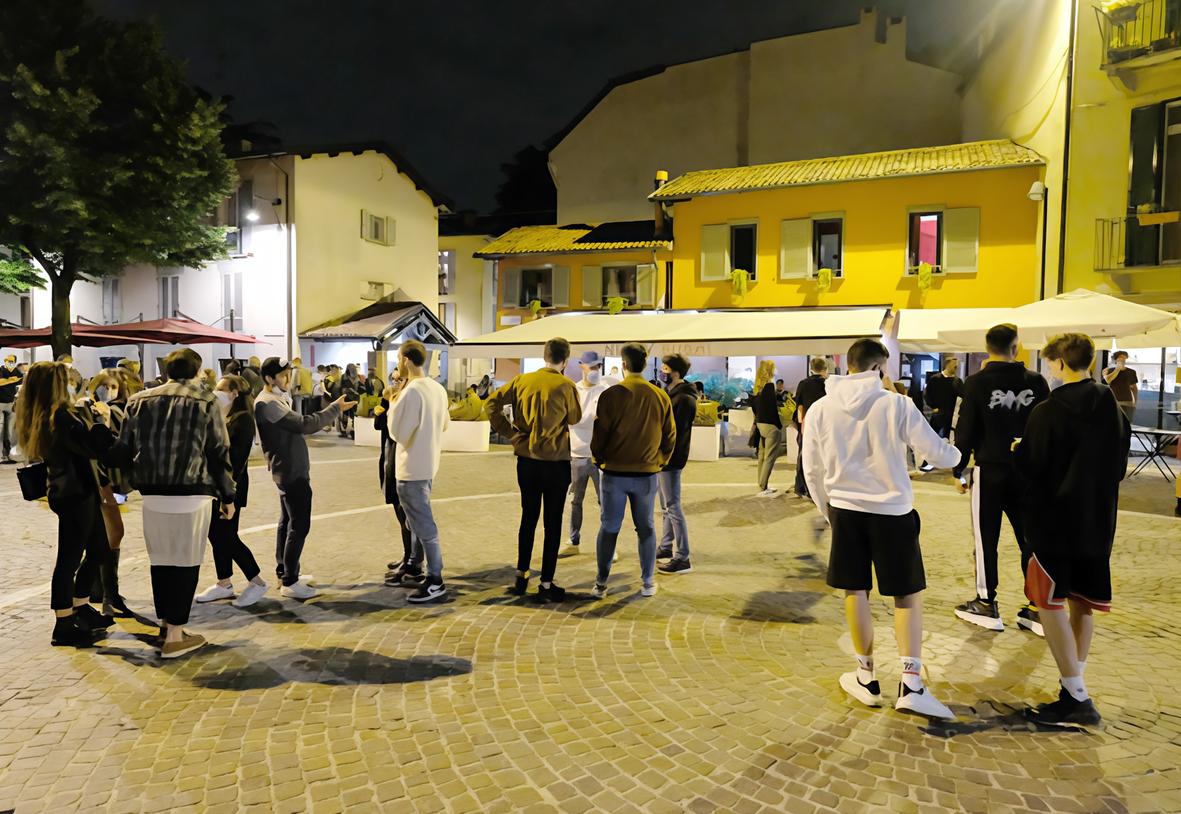 street tutor contro la malamovida il comune assume i buttafuori