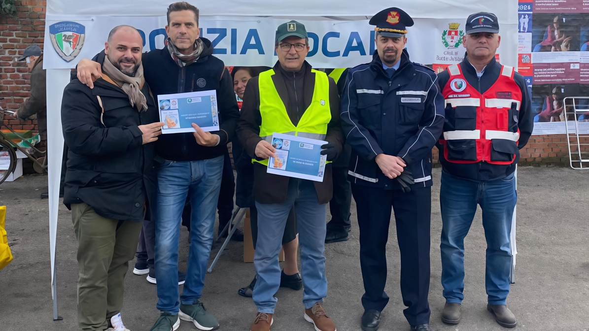 Partita la campagna di sensibilizzazione contro un fenomeno in crescita. Ieri il debutto al mercato di Busto con la polizia locale e le associazioni. Partita la campagna di sensibilizzazione contro un fenomeno in crescita. Ieri il debutto al mercato di Busto con la polizia locale e le associazioni.