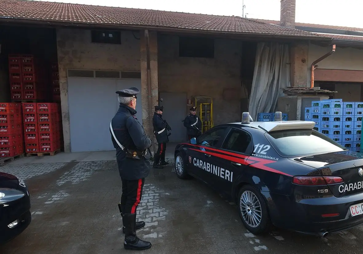 Occupano palazzina disabitata. Denunciati in sette dopo una lite