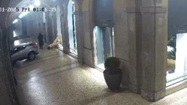 Furto nella boutique di Tiziana Fausti a Bergamo