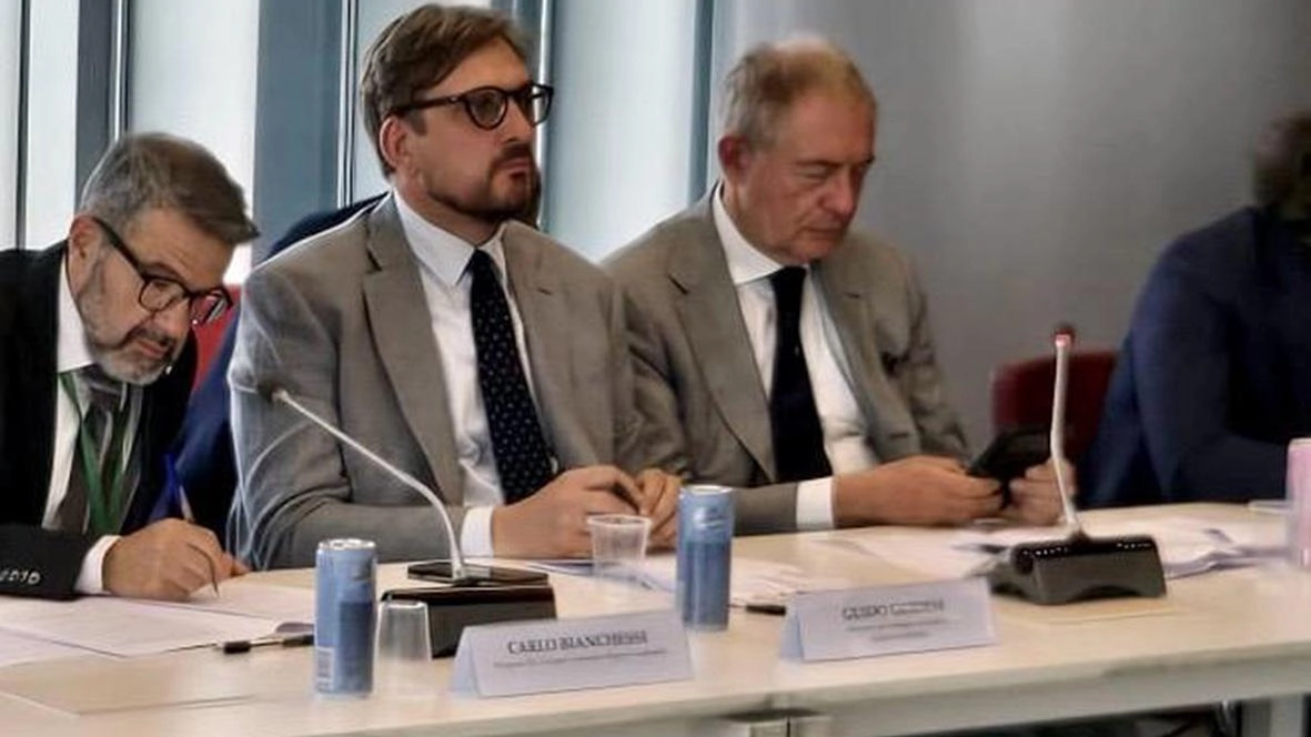 Il tavolo aperto in Regione Lombardia sulla crisi St con il ministro dello Sviluppo economico Adolfo Urso e l’assessore Guido Guidesi