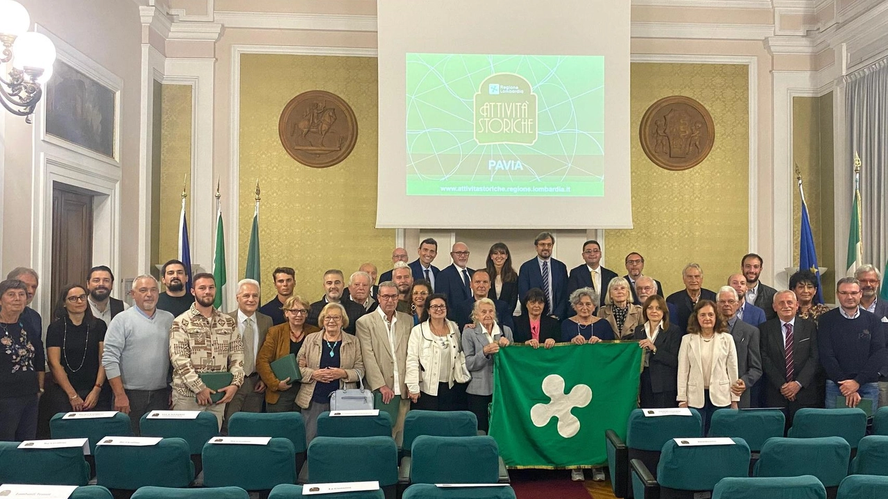 A Pavia premiati 13 esercizi storici con il marchio di Regione Lombardia per la continuità imprenditoriale. Iniziativa dedicata a attività attive da almeno 40 anni. A Pavia premiati 13 esercizi storici con il marchio di Regione Lombardia per la continuità imprenditoriale. Iniziativa dedicata a attività attive da almeno 40 anni.