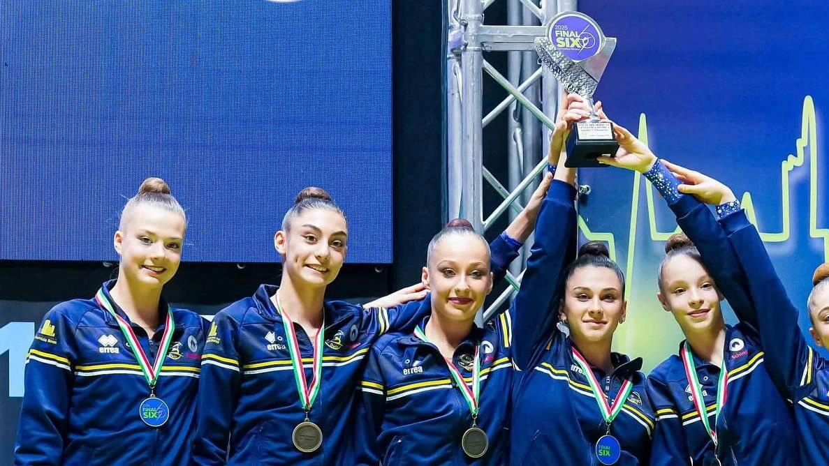 Gaia Pozzi, Sasha Mukhina, Sofia Maria Aciobanitei con Sofia Colombo e Cristina Marsano hanno portato a casa la medaglia di bronzo (Foto Simone Ferraro /Fgi)