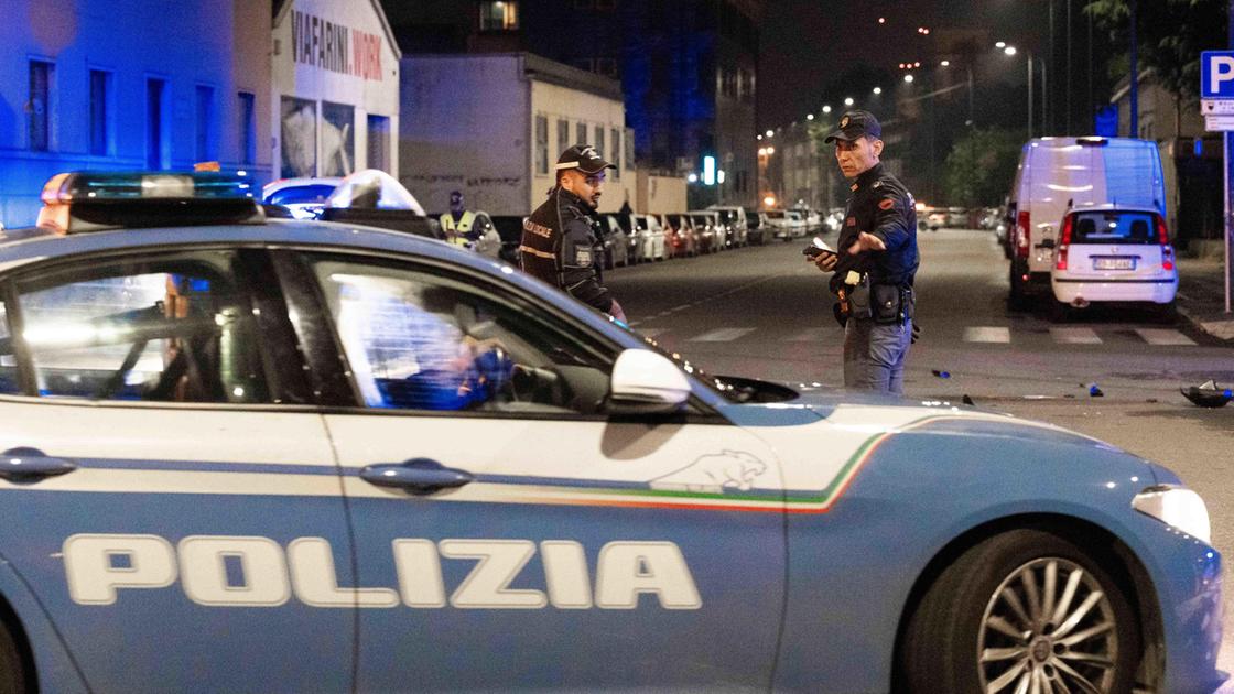 Fratelli derubati restano in mutande. Ma un amico dei rapinatori li aiuta: "Che state facendo? Restituite tutto"