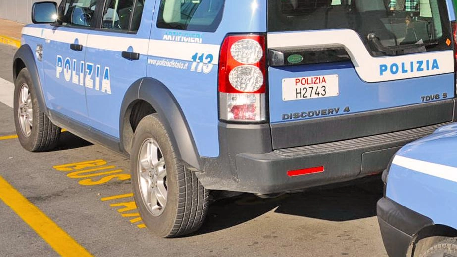 Aveva messo a segno tutta una serie di furti nelle aree esterne e nei parcheggi dell’aeroporto di Orio al Serio....