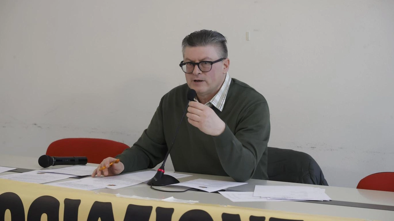 Franco Aggio presidente di MiMoAl l’associazione dei pendolari della linea Milano-Mortara Alessandria Franco Aggio presidente di MiMoAl l’associazione dei pendolari della linea Milano-Mortara Alessandria