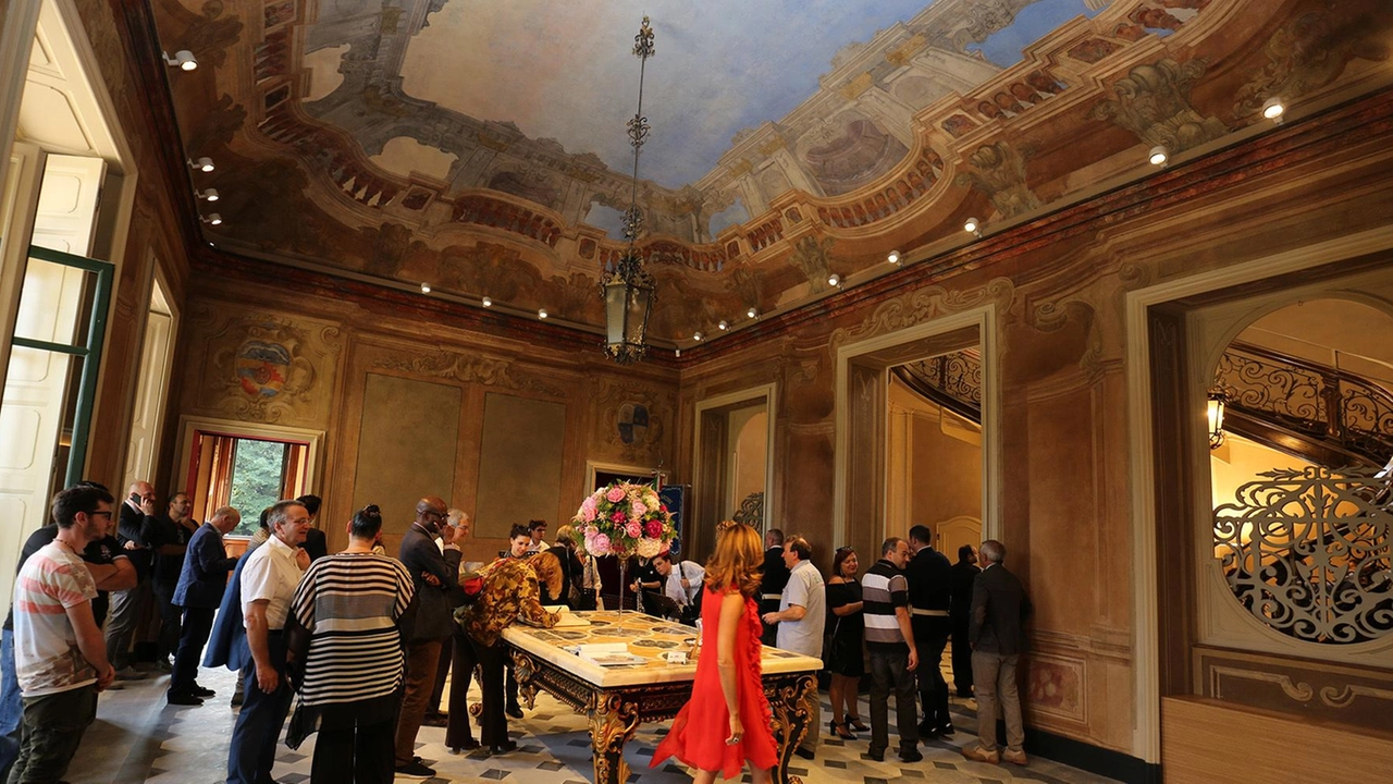 Villa Borromeo ad Arcore con i suoi saloni da sogno, dove nell’Ottocento faceva festa la nobiltà lombarda. E poi il Giardino d’inverno e la stanza delle Colonne Villa Borromeo ad Arcore con i suoi saloni da sogno, dove nell’Ottocento faceva festa la nobiltà lombarda. E poi il Giardino d’inverno e la stanza delle Colonne