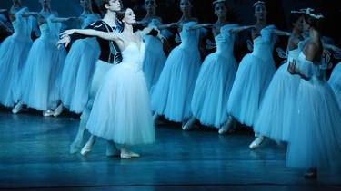Un classico della danza sul palco del Teatro Grande di Brescia: sabato 19 e domenica 20 la Compagnia del Balletto... Un classico della danza sul palco del Teatro Grande di Brescia: sabato 19 e domenica 20 la Compagnia del Balletto...