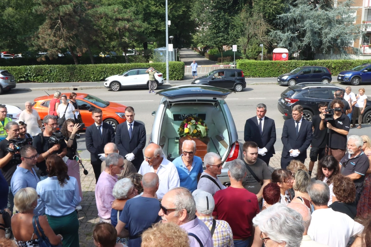 Duecento le persone che hanno reso omaggio a Cecilia De Astis alla chiesa di San Barnaba