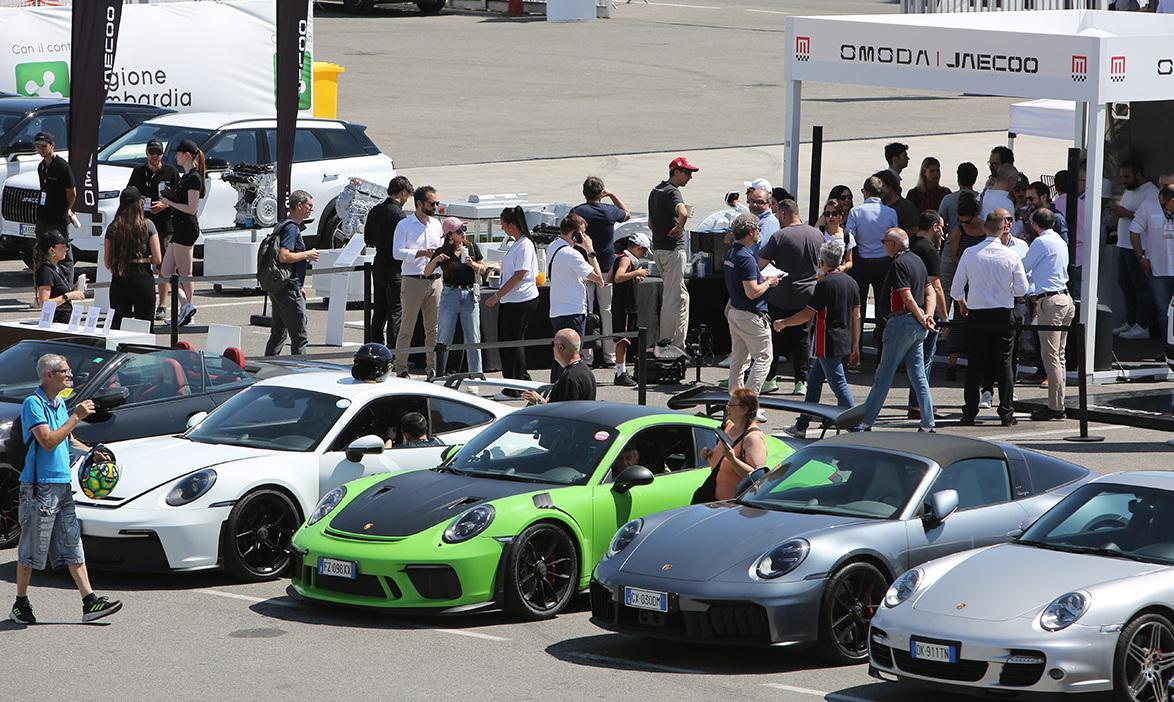 Spettacolo in pista. Monoposto senza pilota e supercar da sogno. Il MiMo celebra l’auto Spettacolo in pista. Monoposto senza pilota e supercar da sogno. Il MiMo celebra l’auto
