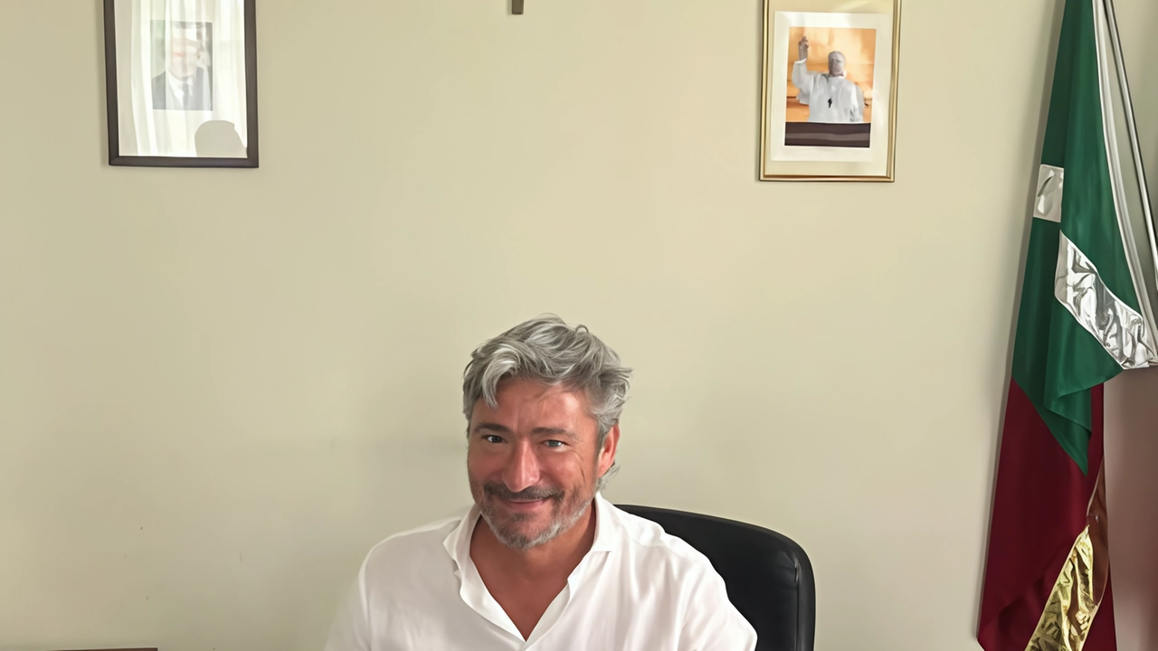 Cristiano Devecchi 54 anni primo cittadino di Sant’Angelo Lodigiano ha incontrato il presidente della Provincia Fabrizio Santantonio Cristiano Devecchi 54 anni primo cittadino di Sant’Angelo Lodigiano ha incontrato il presidente della Provincia Fabrizio Santantonio