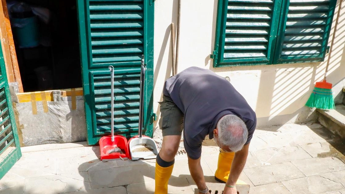 Il Comune rischia di finire alla sbarra, citato in giudizio da un cittadino la cui abitazione può finire a... Il Comune rischia di finire alla sbarra, citato in giudizio da un cittadino la cui abitazione può finire a...