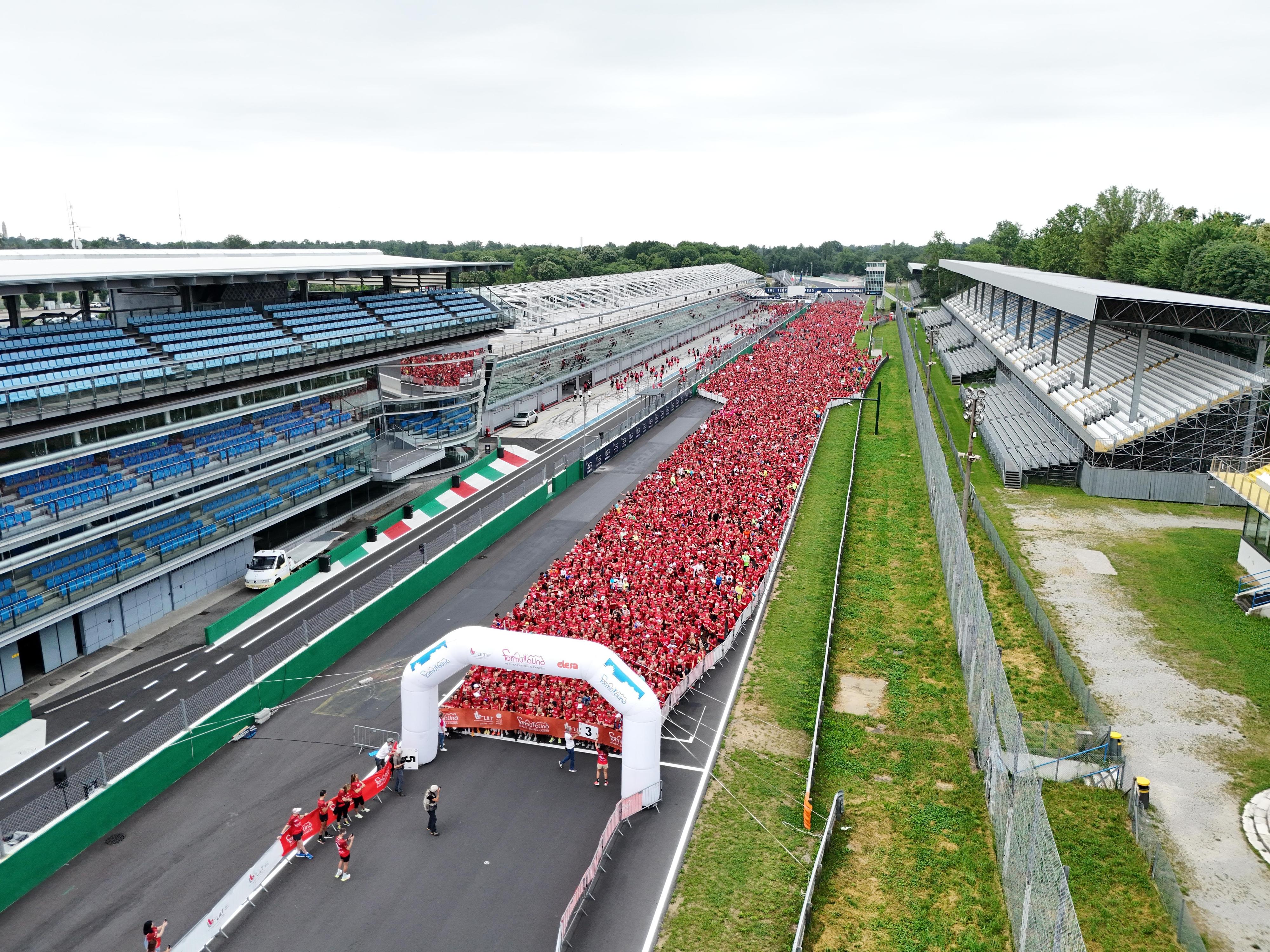 marcia formula uno all autodromo di monza 7 000 partecipanti e 137mila euro in beneficenza