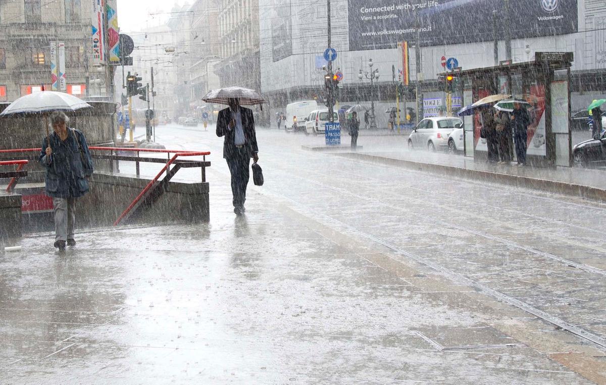 A Milano e in Lombardia cambia tutto: lunedì allerta meteo arancione per violenti temporali. Quando e le zone più a rischio