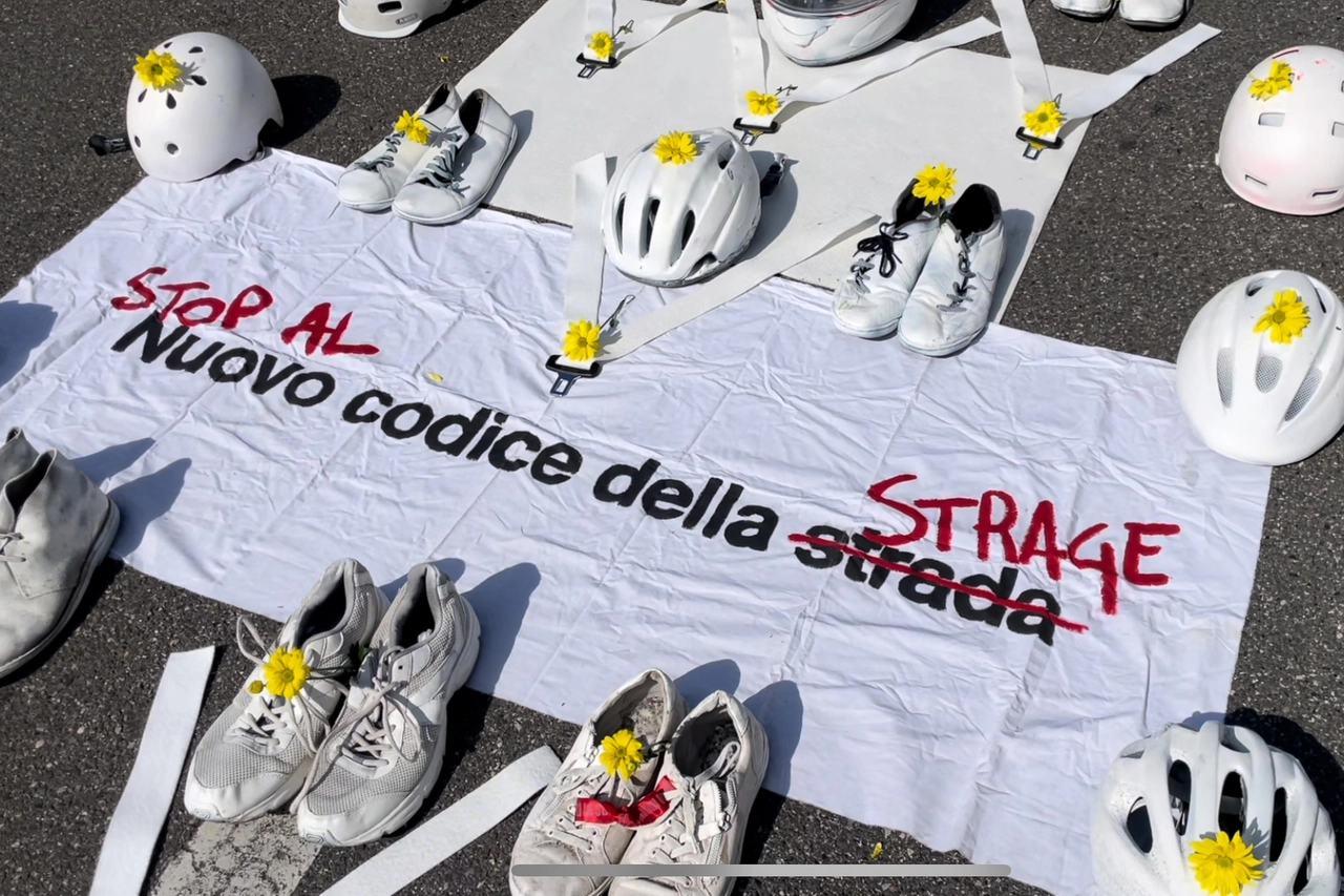 Milano: presidio dei ciclisti 'Stop al codice della strage'