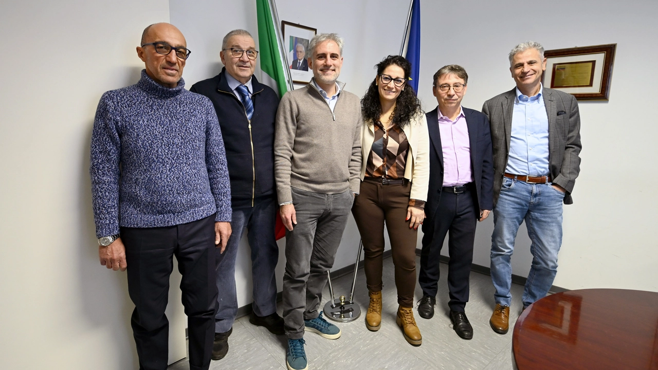 Da sinistra: Domenico Torchia, Aldo Moro dell’Unione Commercianti, Marco Pozza, Maria Pulice, Fulvio Paladini e Massimo Spadaro dell’Agenzia delle Entrate Da sinistra: Domenico Torchia, Aldo Moro dell’Unione Commercianti, Marco Pozza, Maria Pulice, Fulvio Paladini e Massimo Spadaro dell’Agenzia delle Entrate