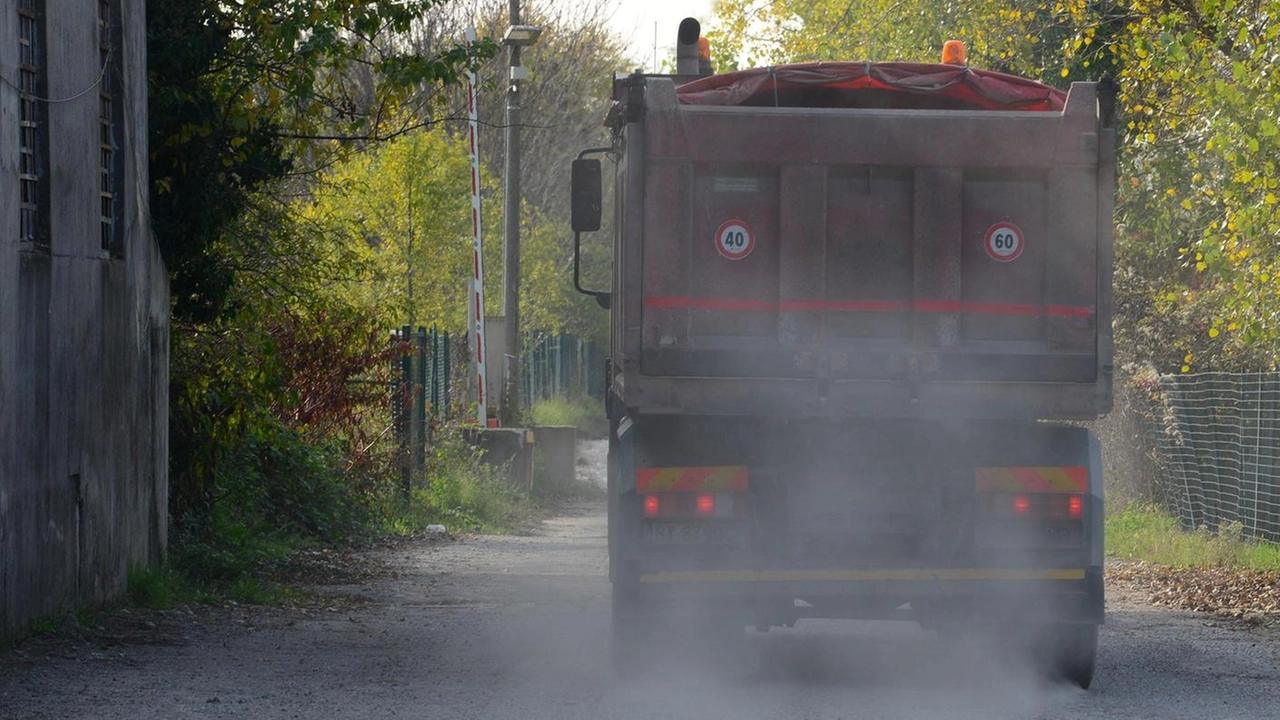 Pero, camion e betoniere vanno fermati: “Gli accordi si devono rispettare” Pero, camion e betoniere vanno fermati: “Gli accordi si devono rispettare”