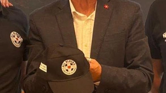 Sin dalla campagna elettorale il berretto da baseball con visiera è stato l’elemento di riconoscimento su cui ha voluto...