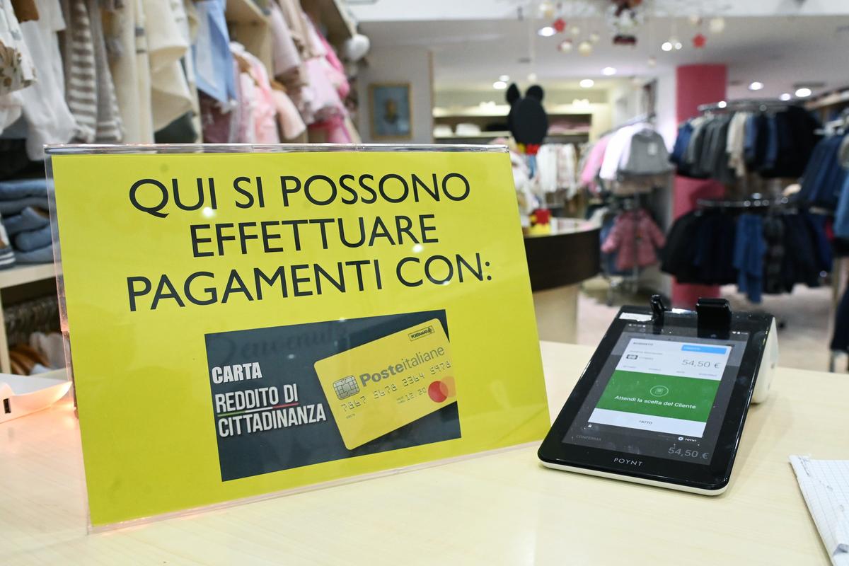 Per pagare la cocaina usavano il pos e la tessera del reddito di cittadinanza