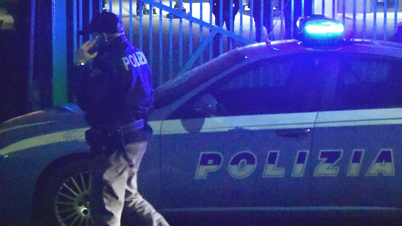 L'uomo è stato prima soccorso e poi arrestato dalla polizia L'uomo è stato prima soccorso e poi arrestato dalla polizia