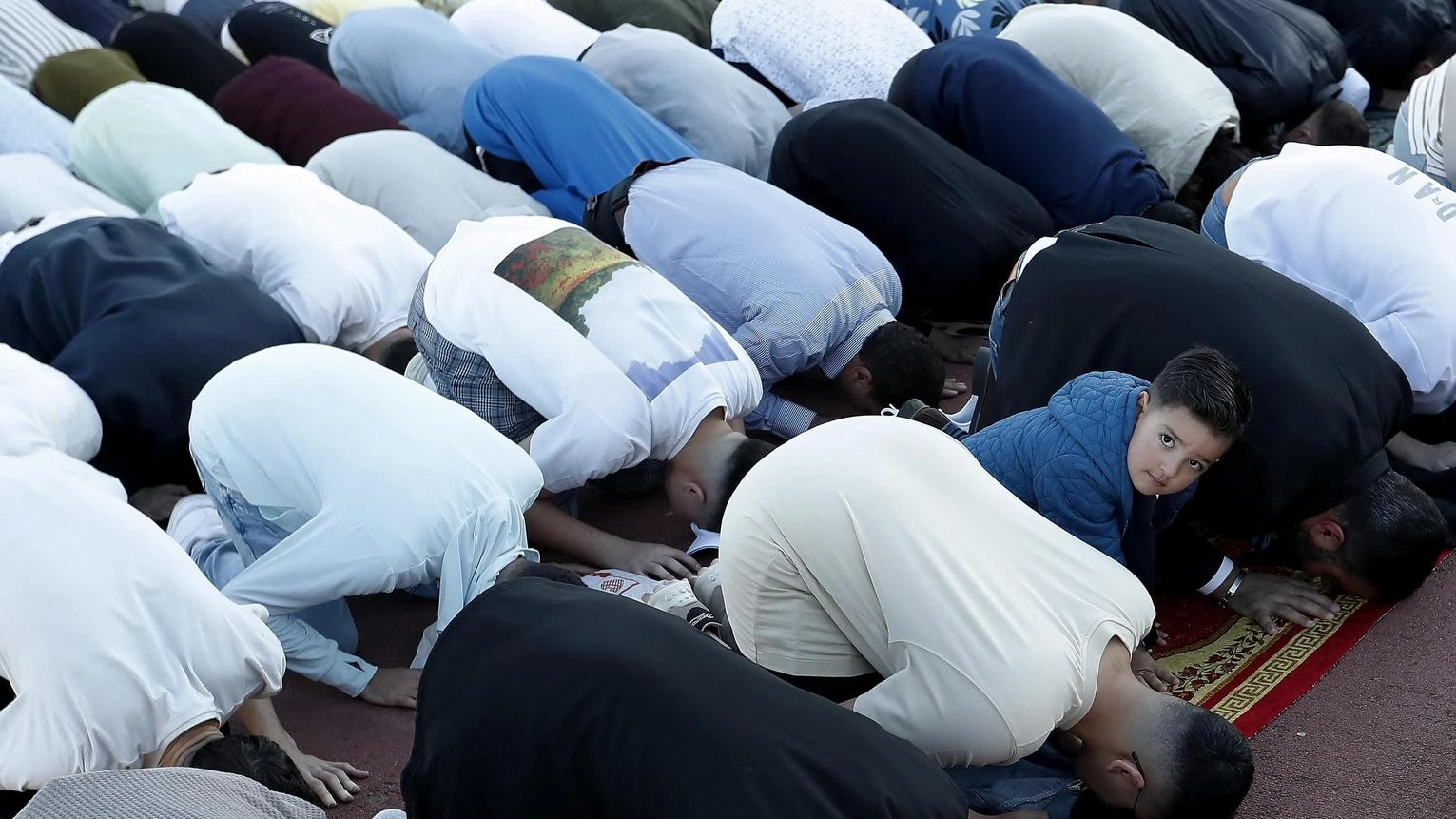 Oltre mille fedeli musulmani  al PalaVilla per la preghiera finale