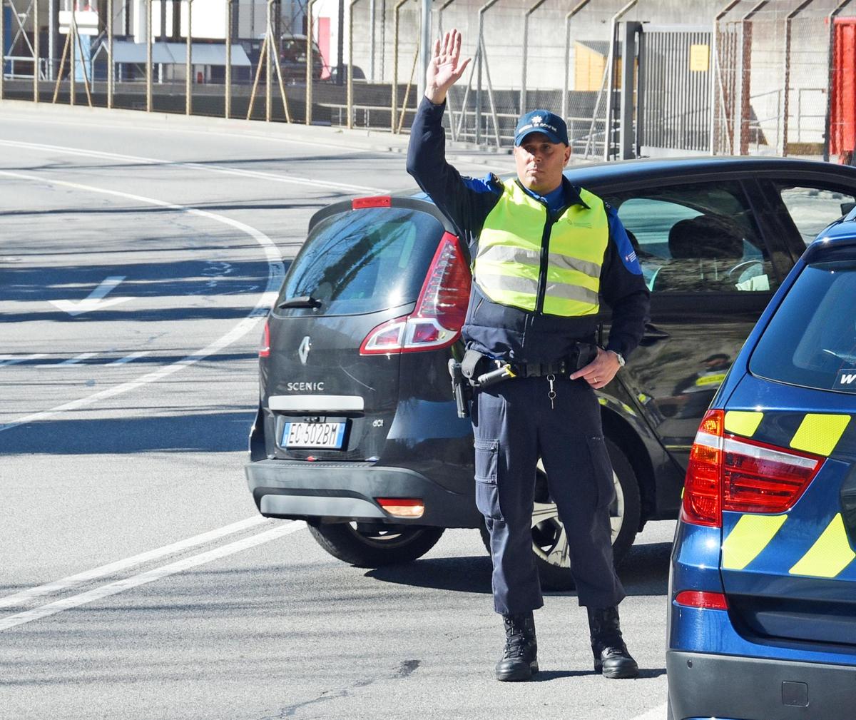 Il piede pesante. In autostrada a 225 all’ora Il piede pesante. In autostrada a 225 all’ora