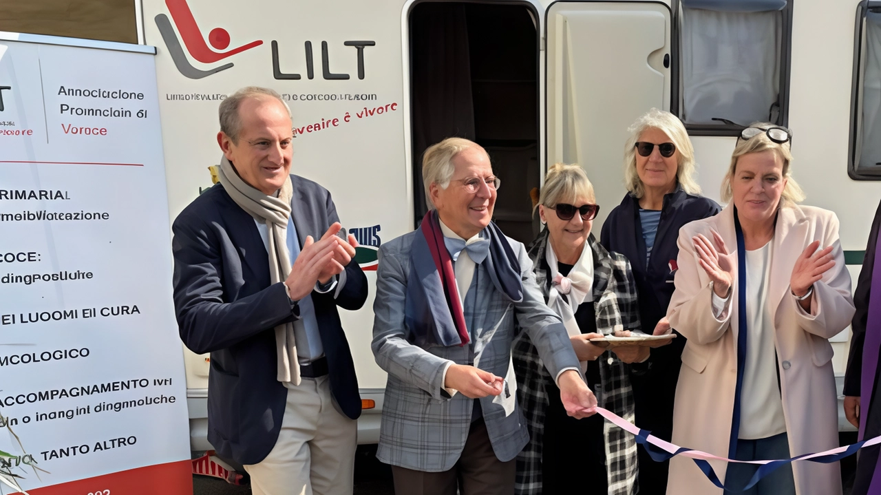 Taglio del nastro nel cortile del Palazzo municipale, per il Camper della Prevenzione, struttura attrezzata ad ambulatorio mobile che permetterà... Taglio del nastro nel cortile del Palazzo municipale, per il Camper della Prevenzione, struttura attrezzata ad ambulatorio mobile che permetterà...