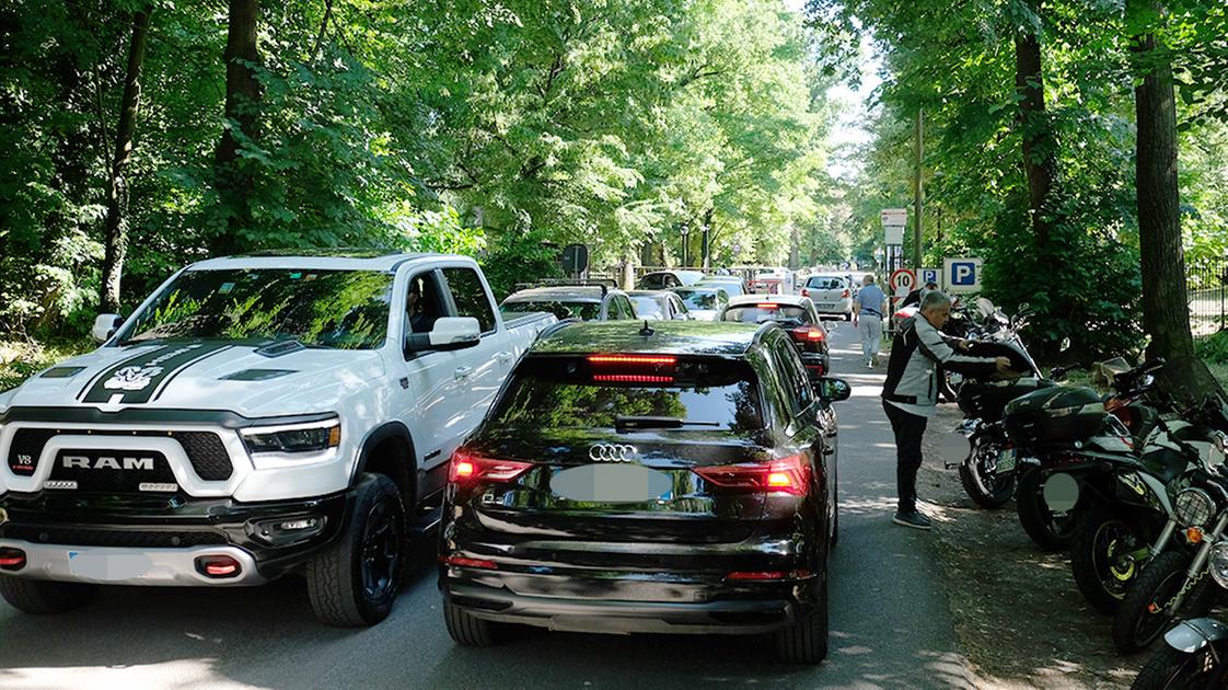 Traffico e caos parcheggi al Parco di Monza: giornate infernali per visitatori e residenti Traffico e caos parcheggi al Parco di Monza: giornate infernali per visitatori e residenti