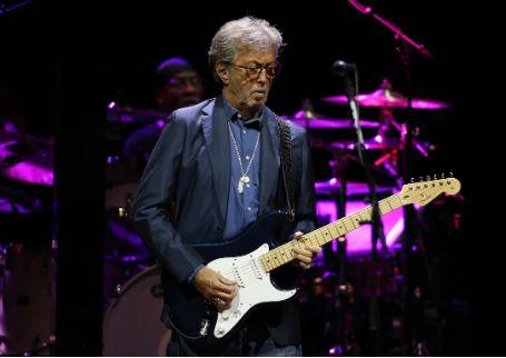 Eric Clapton riaccende il Forum di Assago con una masterclass blues: il chitarrista leggendario, 80 anni, in concerto con una band di “all stars” Eric Clapton riaccende il Forum di Assago con una masterclass blues: il chitarrista leggendario, 80 anni, in concerto con una band di “all stars”