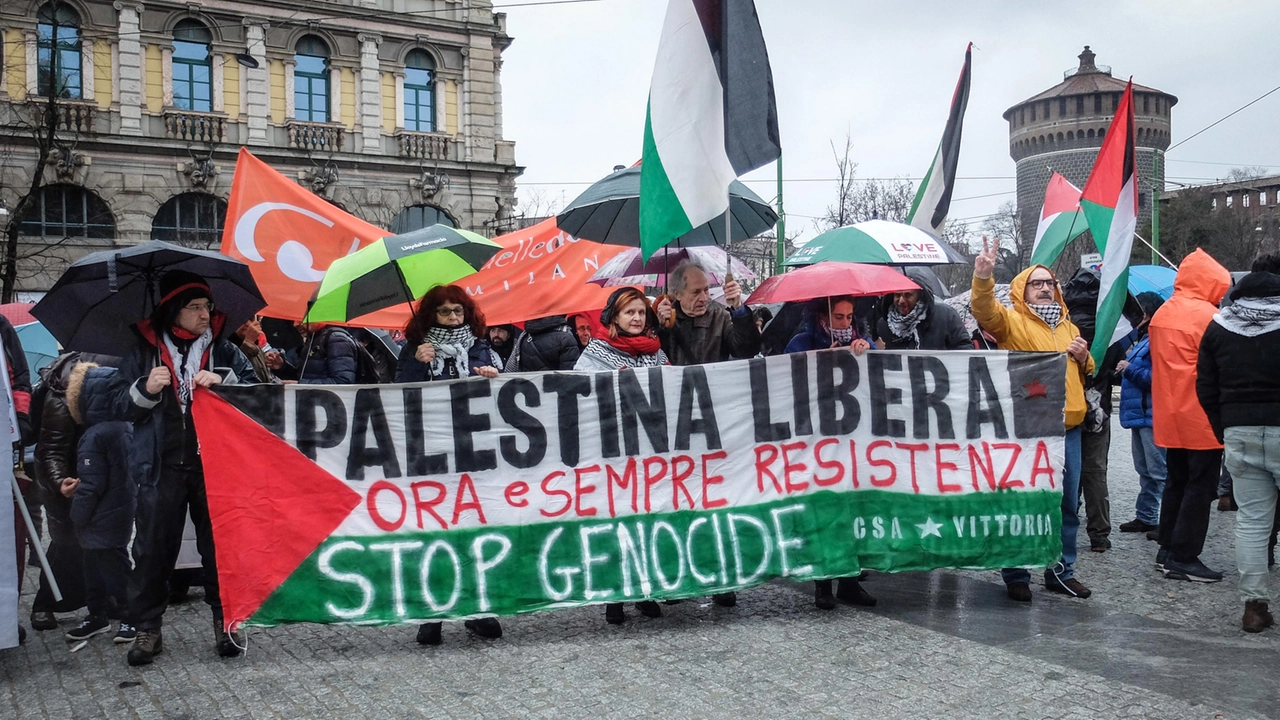 Presidio dei palestinesi contro Israele e la guerra a Gaza, Milano, 01 febbraio 2025. ANSA/MATTEO CORNER