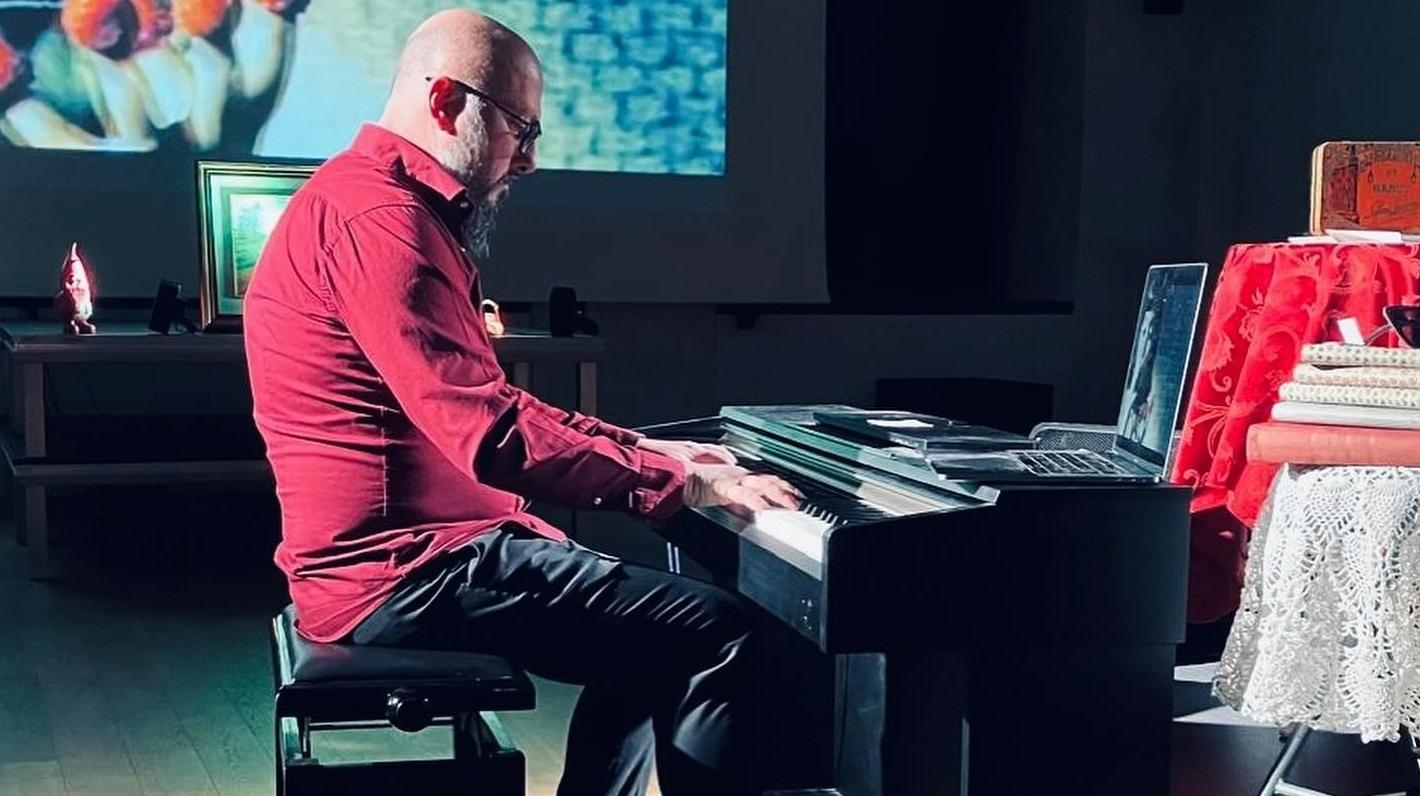Il magico mondo di Miyazaki per pianoforte solo Il magico mondo di Miyazaki per pianoforte solo