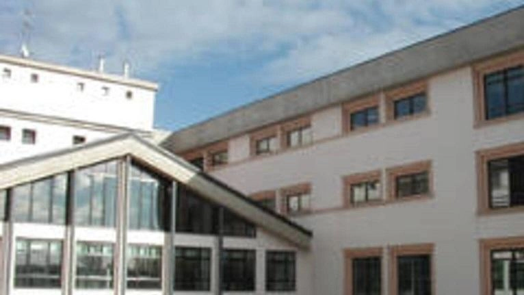Gli studenti del liceo Marie Curie sono tornati in classe martedì mattina nella sede di via Bainsizza, dopo l’evacuazione...