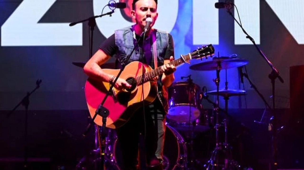 Dopo il rinvio di luglio per maltempo, luci accese sull’ultimo atto dell’evento. Il cantautore desiano sul palco dell’Arengario: "Una grande opportunità".