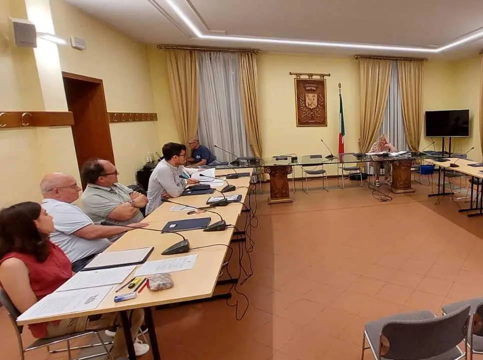 Alta tensione in Consiglio a Lentate. La maggioranza esce dall’aula: "Negato il diritto di esprimerci"