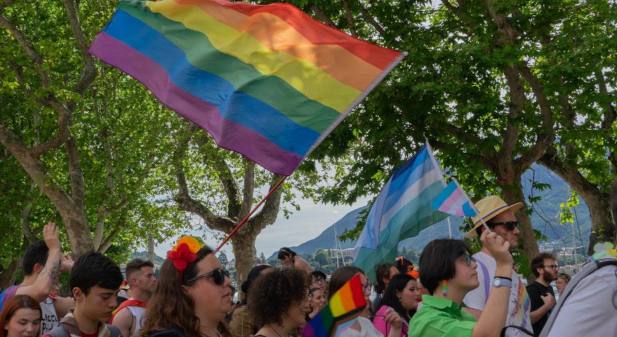 Lecco Pride, la città si colora di arcobaleno: “Questa è la vostra casa” Lecco Pride, la città si colora di arcobaleno: “Questa è la vostra casa”