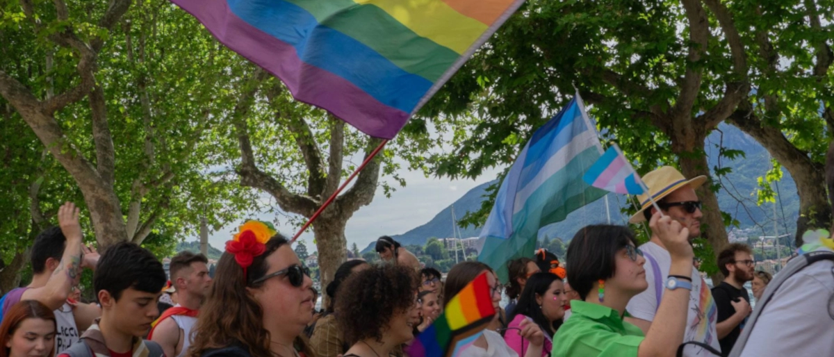 Lecco Pride, la città si colora di arcobaleno: “Questa è la vostra casa”