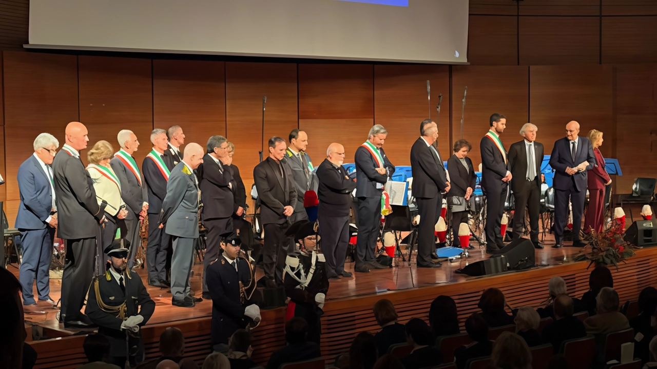 Concerto di Natale della Fanfara del 3° Reggimento Carabinieri “Lombardia” a Lodi: consegna onorificenze al Merito della Repubblica a personalità di spicco. Concerto di Natale della Fanfara del 3° Reggimento Carabinieri “Lombardia” a Lodi: consegna onorificenze al Merito della Repubblica a personalità di spicco.