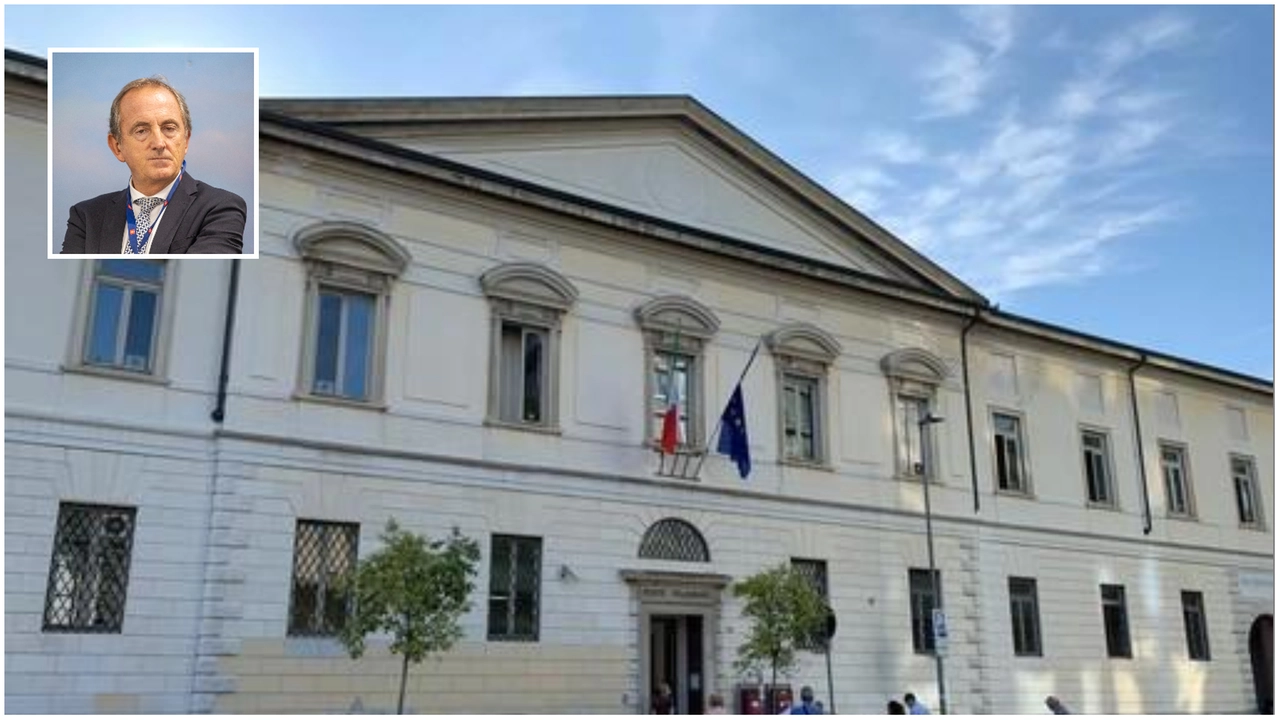 Il Municipio di Busto Arsizio, nel riquadro il sindaco Antonelli