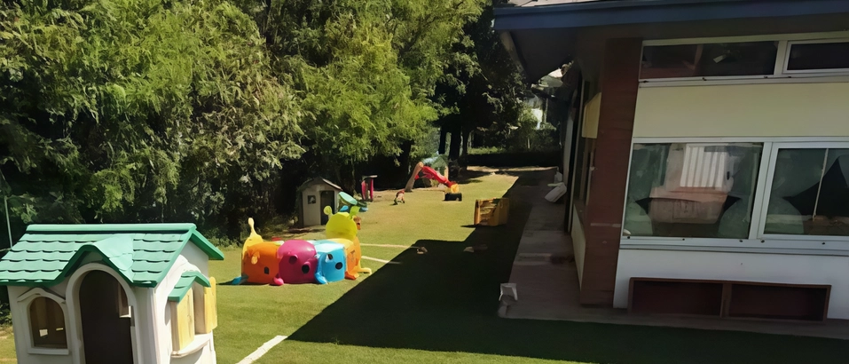 La materna Rodari va rifatta, trasloco per 150 bambini dell’Altopiano