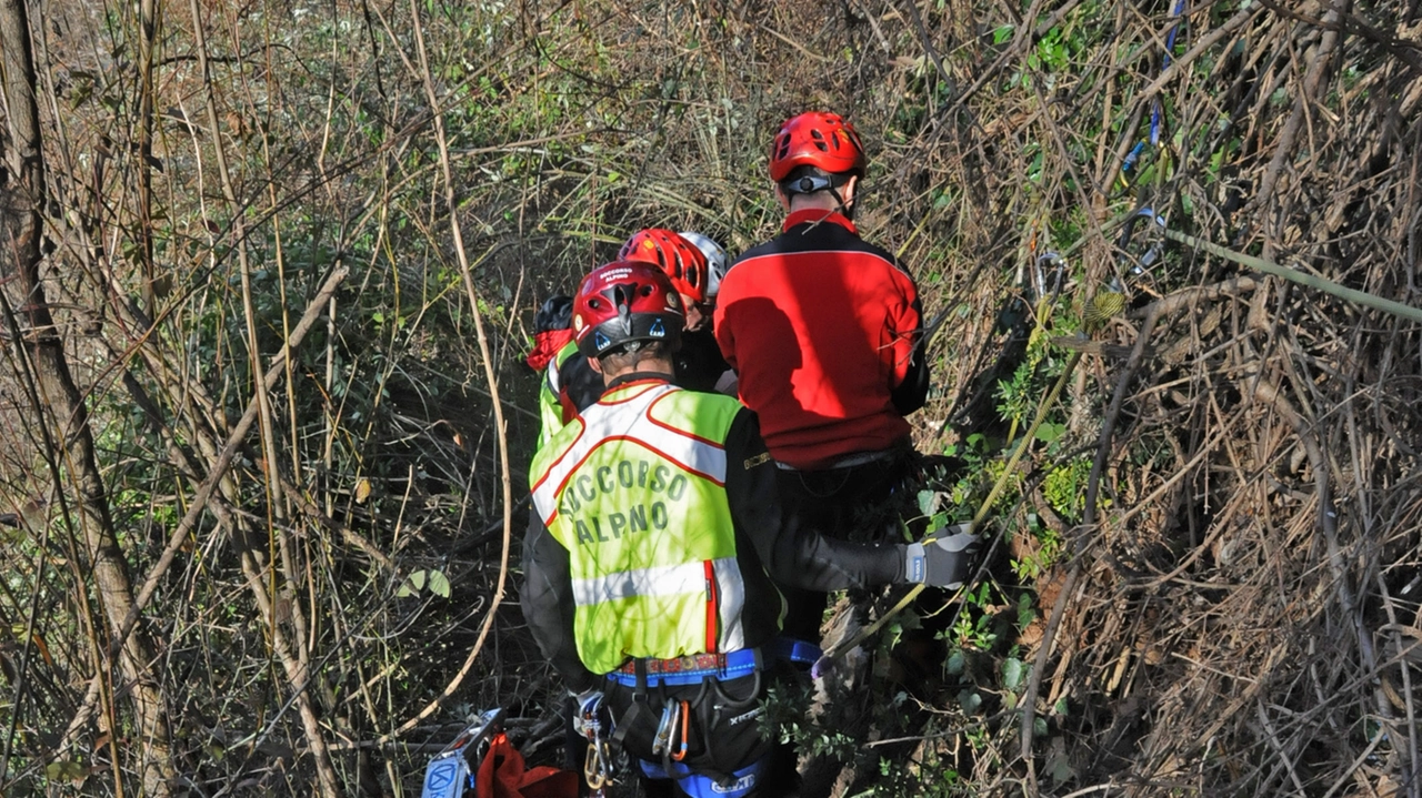 Le ricerche del soccorso alpino (foto di archivio) Le ricerche del soccorso alpino (foto di archivio)