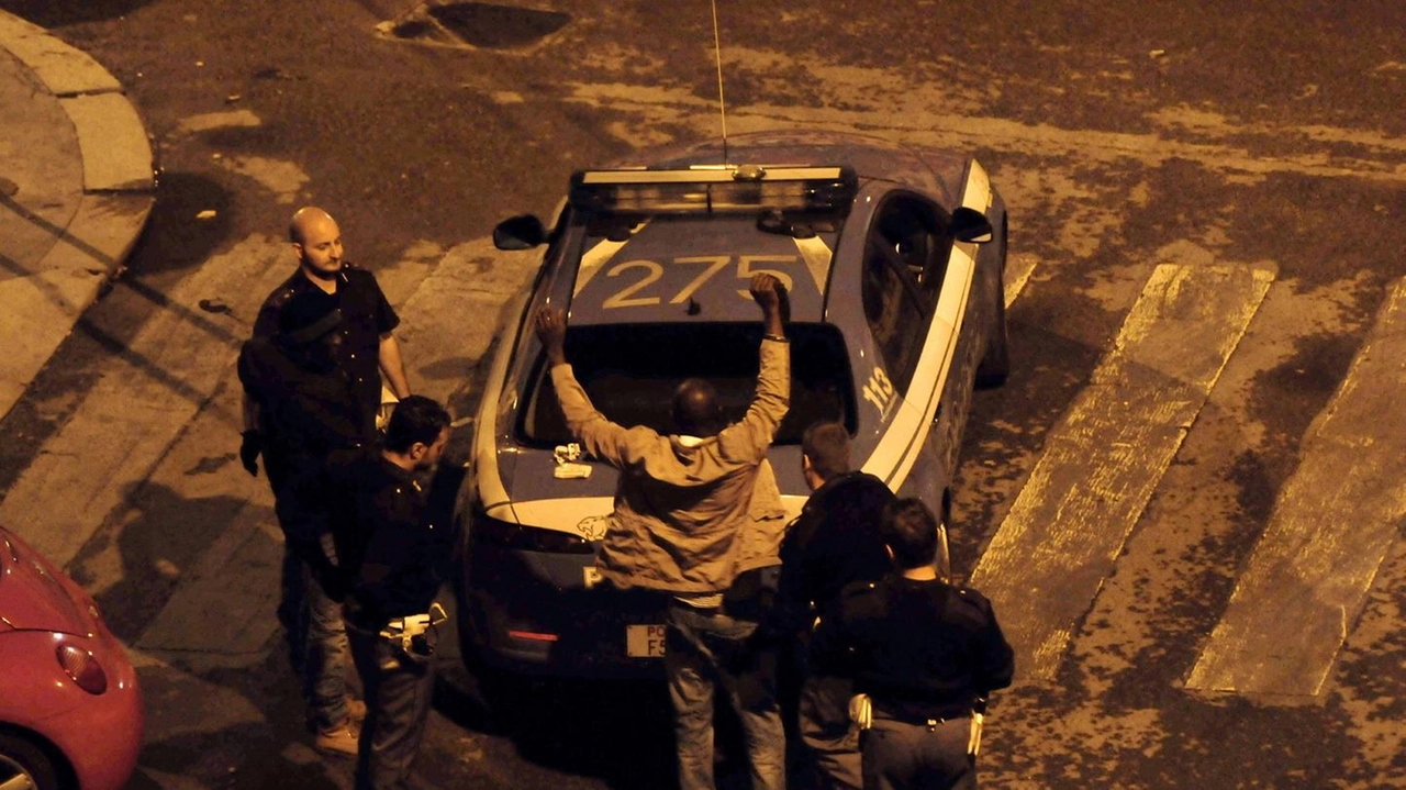 In manette per rapina la gang di cinque persone in agguato per colpire in zona Stazione Centrale In manette per rapina la gang di cinque persone in agguato per colpire in zona Stazione Centrale